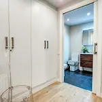 Luxe By Hello Homes *