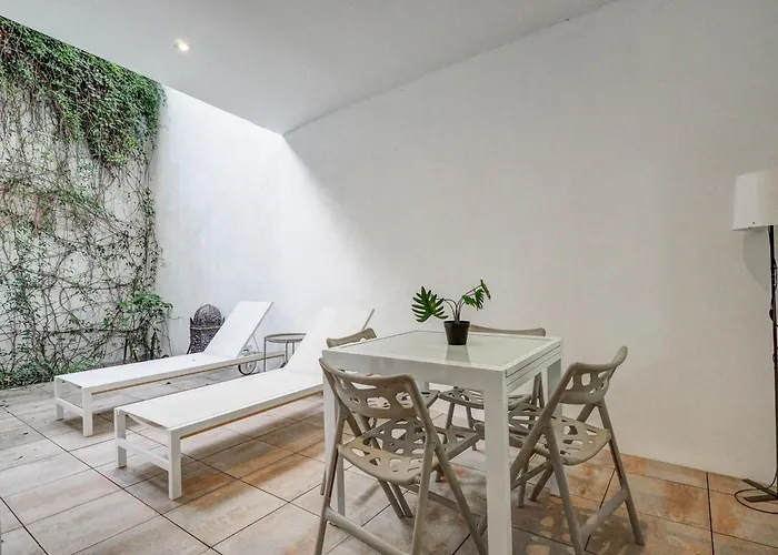 Luxe By Hello Homes *