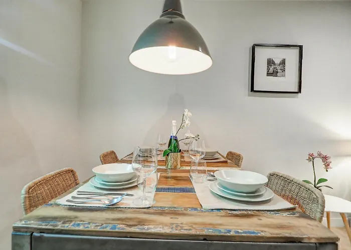 Luxe By Hello Homes *